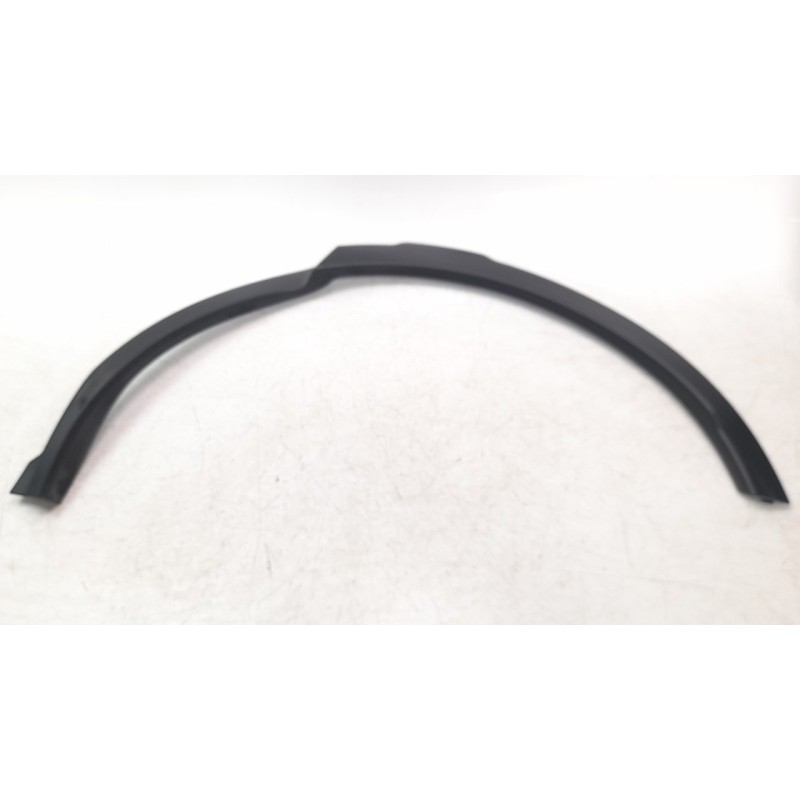 Recambio de aletin trasero izquierdo para land rover discovery sport 2.0 td4 cat referencia OEM IAM FK72290E23AC  