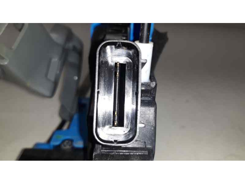 Recambio de cerradura puerta trasera derecha para kia cee´d drive referencia OEM IAM 81420A2100  