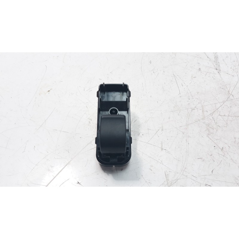 Recambio de mando elevalunas trasero derecho para mazda 2 lim. () 1.5 16v cat referencia OEM IAM D09H66370  