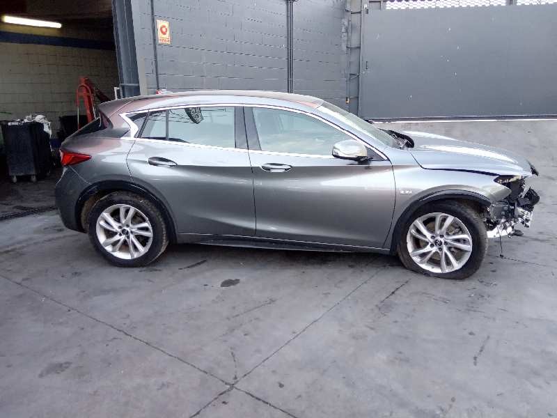 infiniti q30 del año 2016