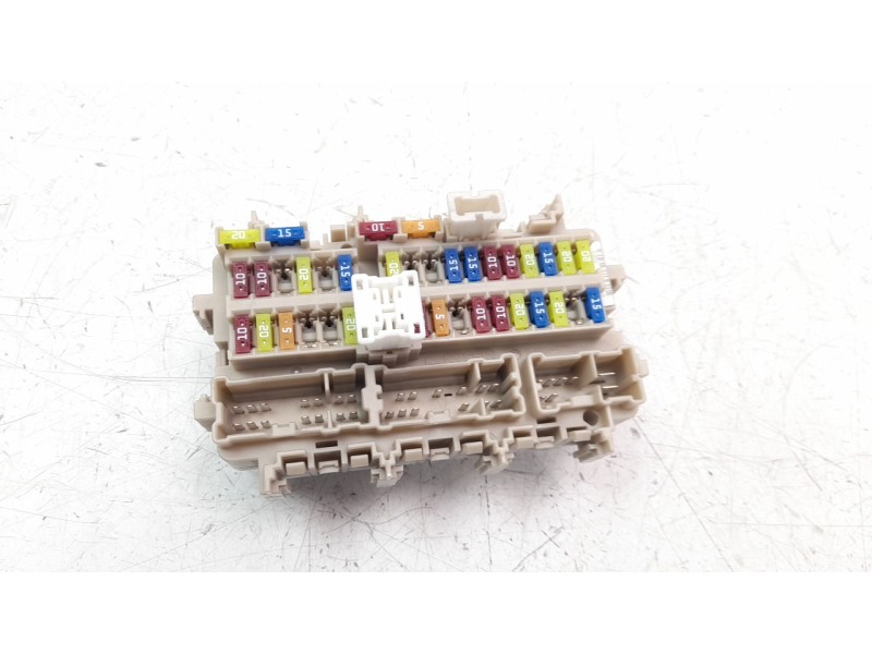 Recambio de caja reles / fusibles para renault kadjar 1.6 tce energy referencia OEM IAM 8901R  
