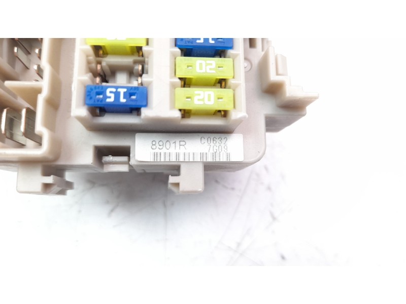 Recambio de caja reles / fusibles para renault kadjar 1.6 tce energy referencia OEM IAM 8901R  