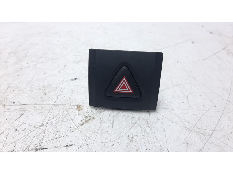 Recambio de warning para hyundai kona referencia OEM IAM 93790J9000  