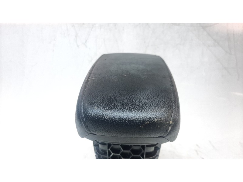 Recambio de apoyabrazos central para opel corsa f ultimate referencia OEM IAM 9830208680  