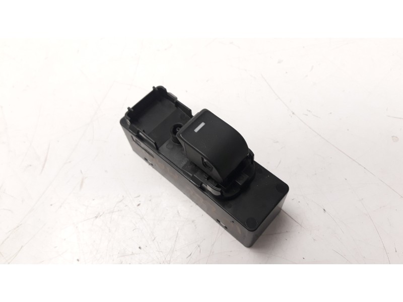 Recambio de mando elevalunas trasero derecho para mazda cx-5 2.2 turbodiesel cat referencia OEM IAM KD4566370  