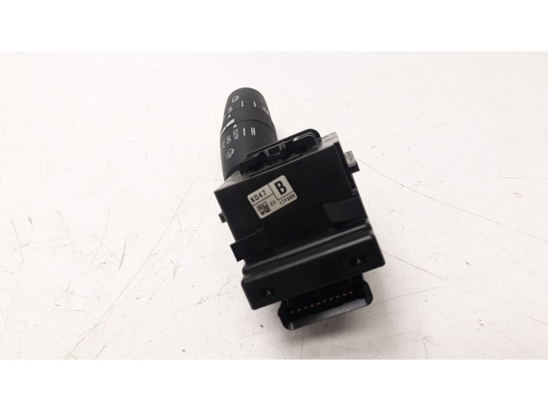 Recambio de mando limpia para mazda cx-5 2.2 turbodiesel cat referencia OEM IAM KD4717F899  