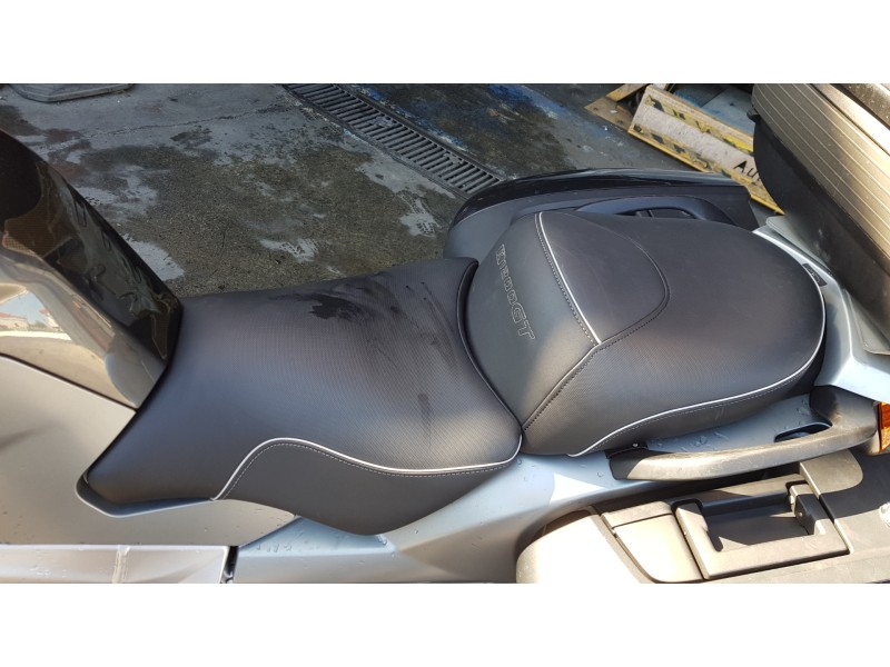 Recambio de asiento para bmw k 1200 s/r/gt k 1200 gt   ´06 referencia OEM IAM 52537704831 52537704836 