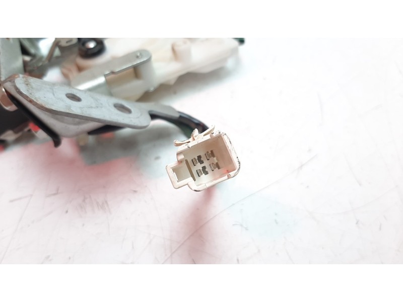 Recambio de cerradura maletero / porton para toyota land cruiser (j15) 2.8 cat referencia OEM IAM 6937060020  