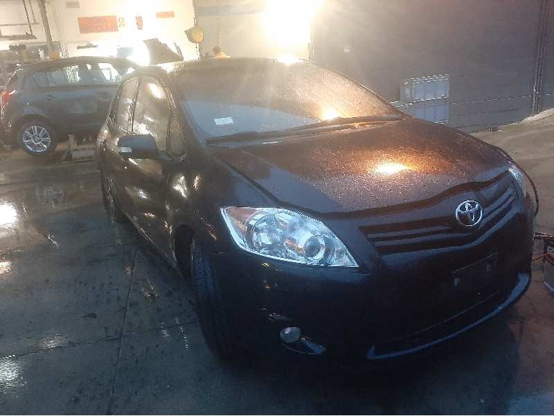 toyota auris del año 2011