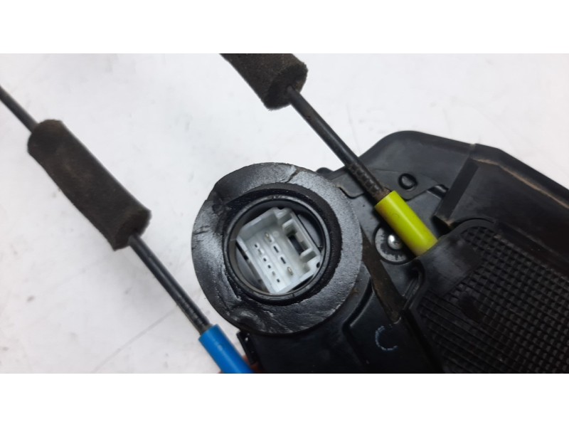 Recambio de cerradura puerta trasera derecha para toyota land cruiser (j15) 2.8 cat referencia OEM IAM 6905033120  