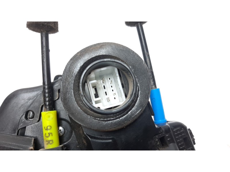 Recambio de cerradura puerta trasera izquierda para toyota land cruiser (j15) 2.8 cat referencia OEM IAM 6906033120  