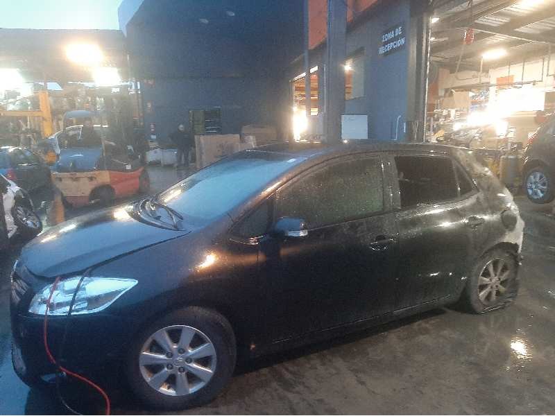 toyota auris del año 2011