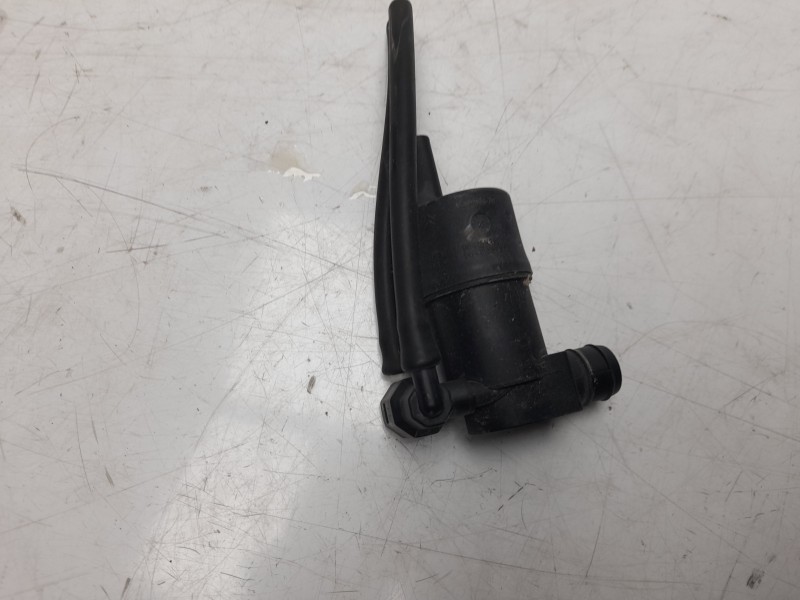 Recambio de bomba limpia para citroen ds3 design referencia OEM IAM 9641553880  
