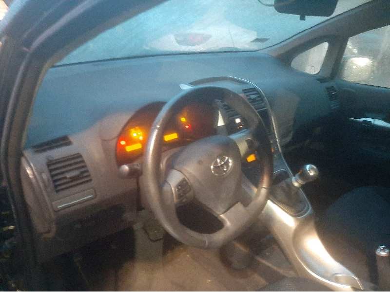 toyota auris del año 2011