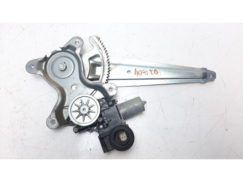 Recambio de elevalunas trasero derecho para toyota land cruiser (j15) 2.8 cat referencia OEM IAM 6980360070  