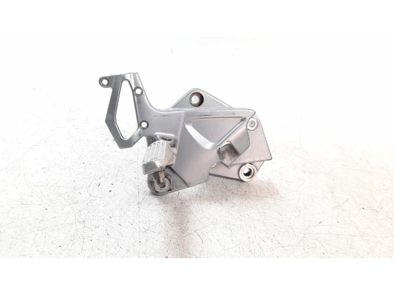 Recambio de estribo para bmw f 800 r 800 r referencia OEM IAM 46717684320  