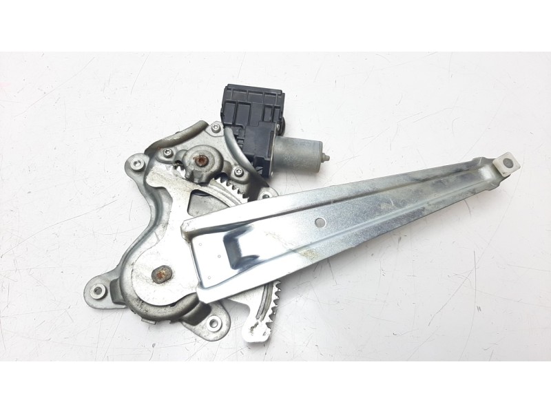 Recambio de elevalunas trasero derecho para toyota land cruiser (j15) 2.8 cat referencia OEM IAM 6980360070  