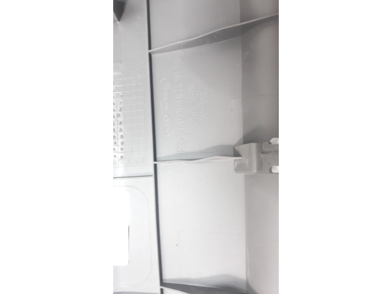 Recambio de moldura para kia stonic (ybcuv) 1.2 cat referencia OEM IAM 84721H8AA0  