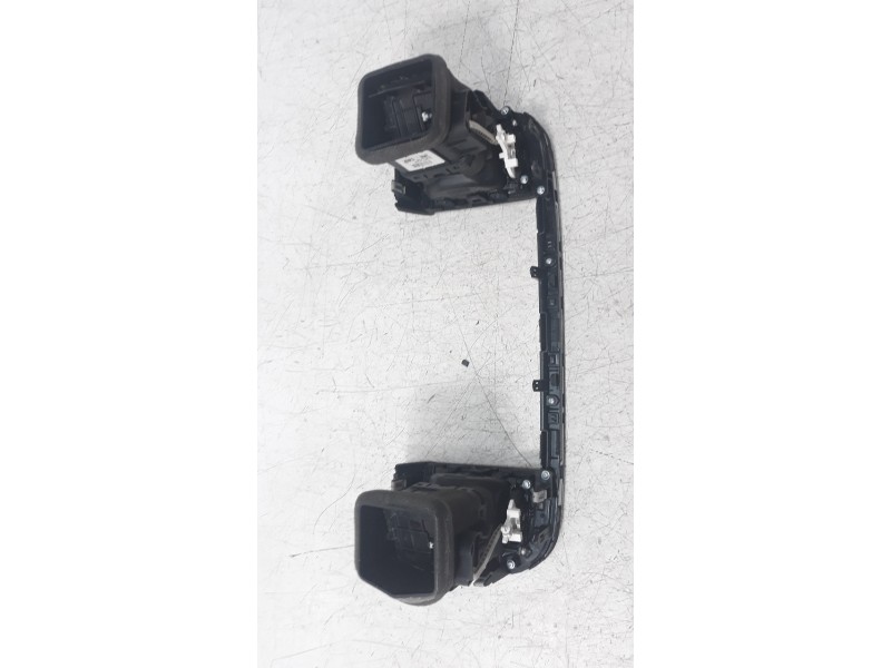 Recambio de rejilla aireadora para kia stonic (ybcuv) 1.2 cat referencia OEM IAM 84740H8AE0WLE  