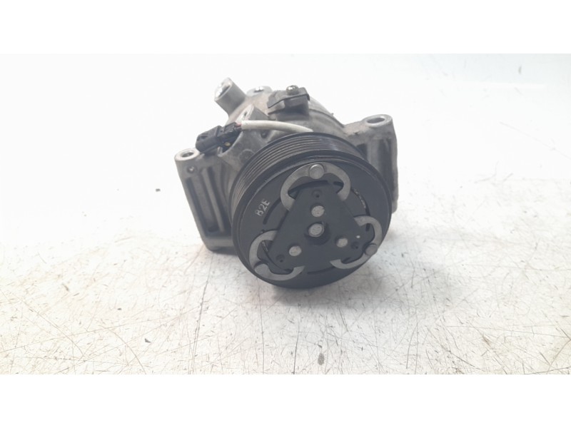 Recambio de compresor aire acondicionado para dacia sandero stepway referencia OEM IAM 926005689R T24500CA 