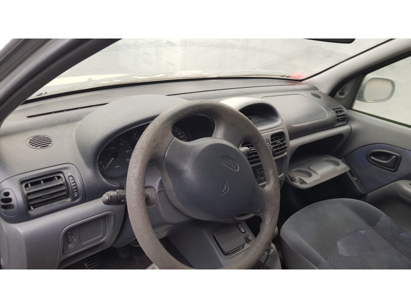 renault clio ii fase i (b/cbo) del año 2001