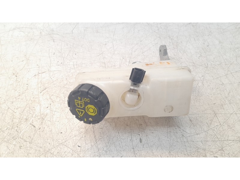 Recambio de bomba freno para dacia sandero stepway referencia OEM IAM 172022047R 460915125R 