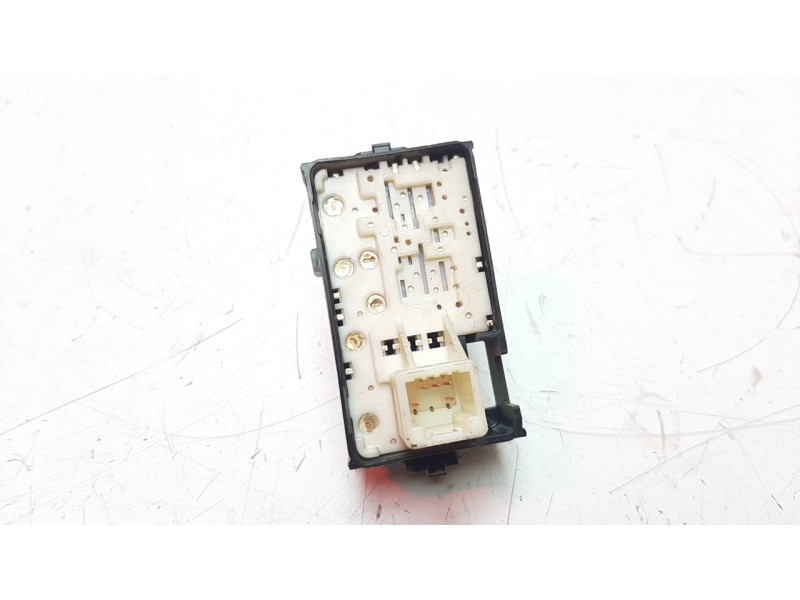 Recambio de mando elevalunas trasero izquierdo para toyota land cruiser (j15) 2.8 cat referencia OEM IAM 8481033120  