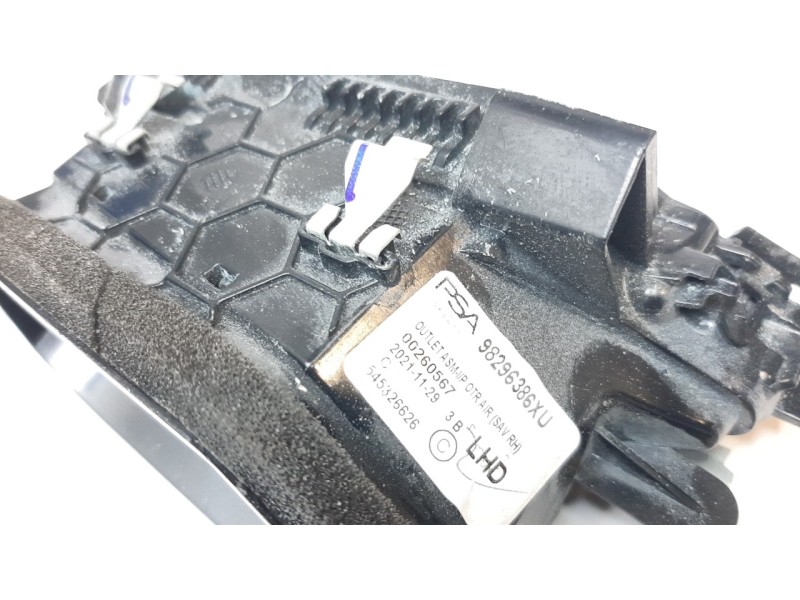 Recambio de aireador derecho para opel corsa f ultimate referencia OEM IAM 98296386XU  