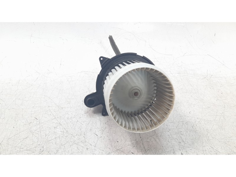 Recambio de ventilador calefaccion para dacia sandero stepway referencia OEM IAM 272107379R 5P3730100 