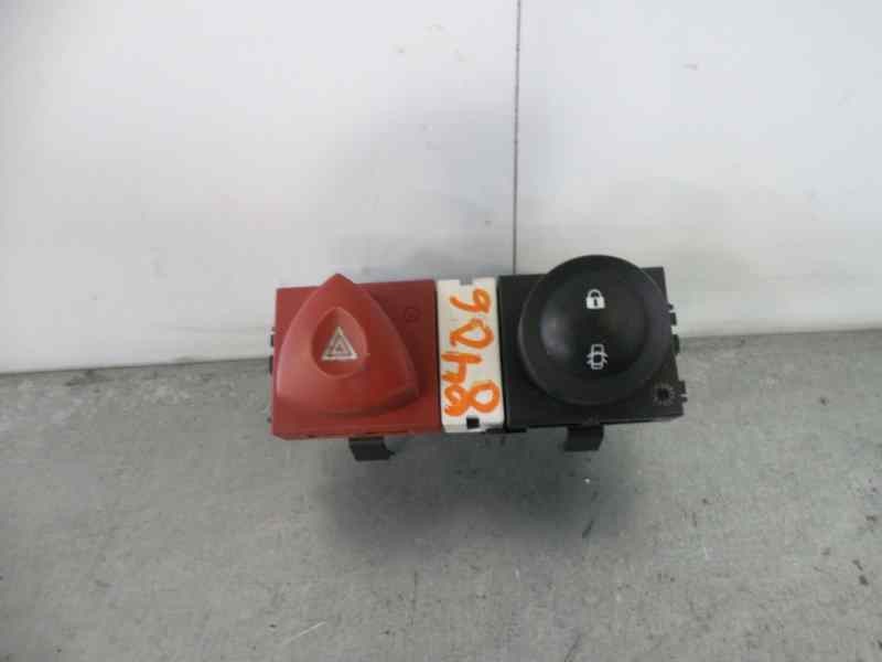 Recambio de warning para renault megane ii berlina 5p confort dynamique referencia OEM IAM 8200095493  