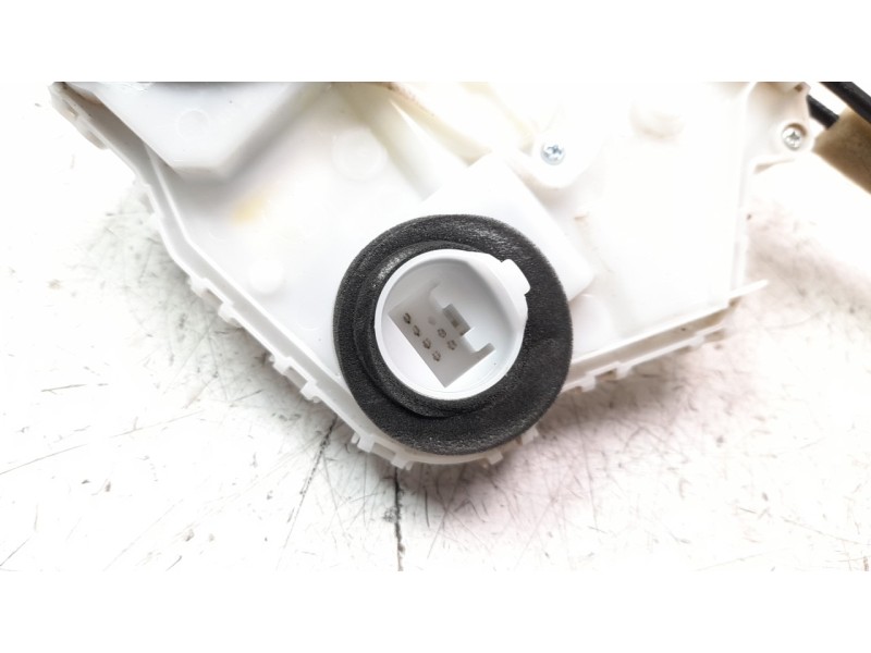 Recambio de cerradura puerta trasera derecha para mazda 3 berlina (bp) referencia OEM IAM K22A082  