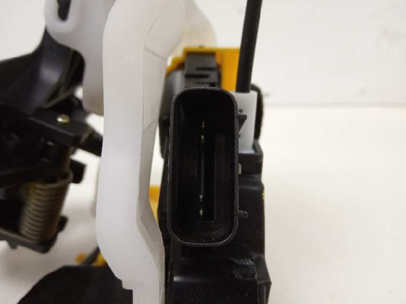 Recambio de cerradura puerta delantera derecha para kia cee´d drive referencia OEM IAM 81320A2410  