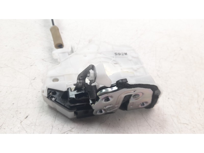 Recambio de cerradura puerta trasera izquierda para mazda 3 berlina (bp) referencia OEM IAM BDMC73310B  