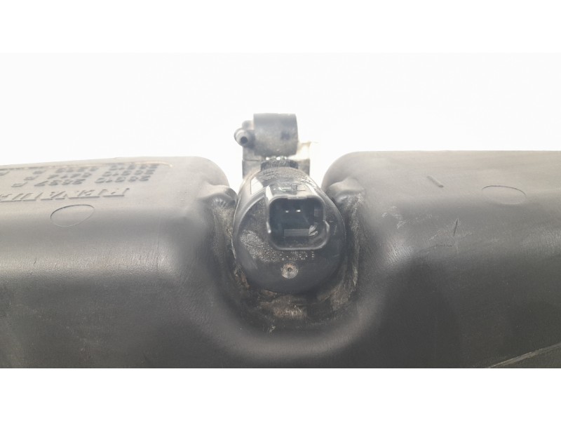 Recambio de deposito limpia para dacia sandero stepway referencia OEM IAM 289102837R  