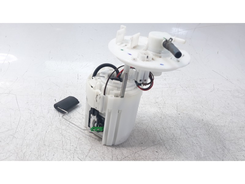 Recambio de bomba combustible para kia stonic (ybcuv) 1.2 cat referencia OEM IAM 31110H8400  