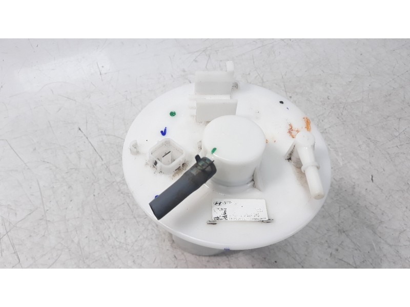 Recambio de bomba combustible para kia stonic (ybcuv) 1.2 cat referencia OEM IAM 31110H8400  