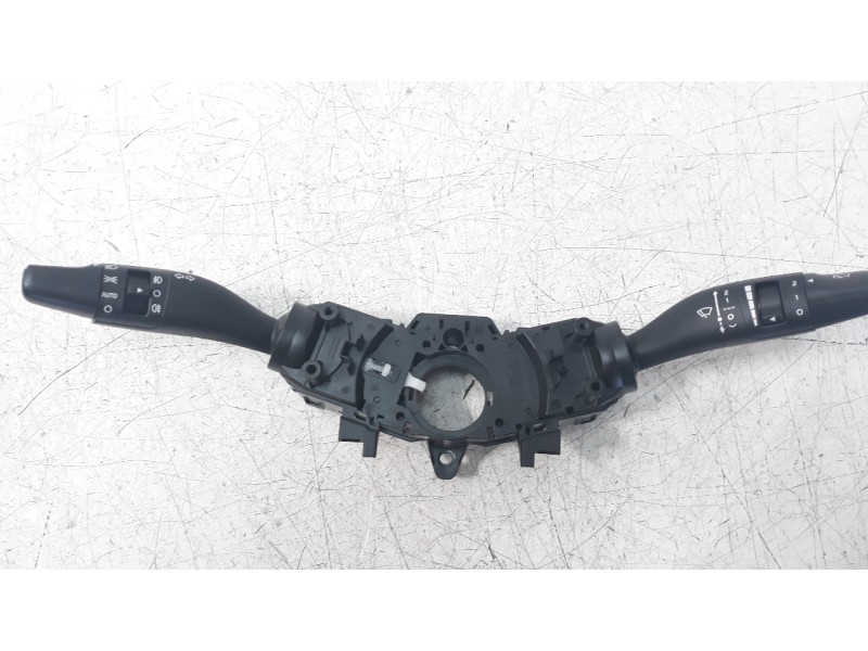 Recambio de mando multifuncion para kia stonic (ybcuv) 1.2 cat referencia OEM IAM 93403D4952  