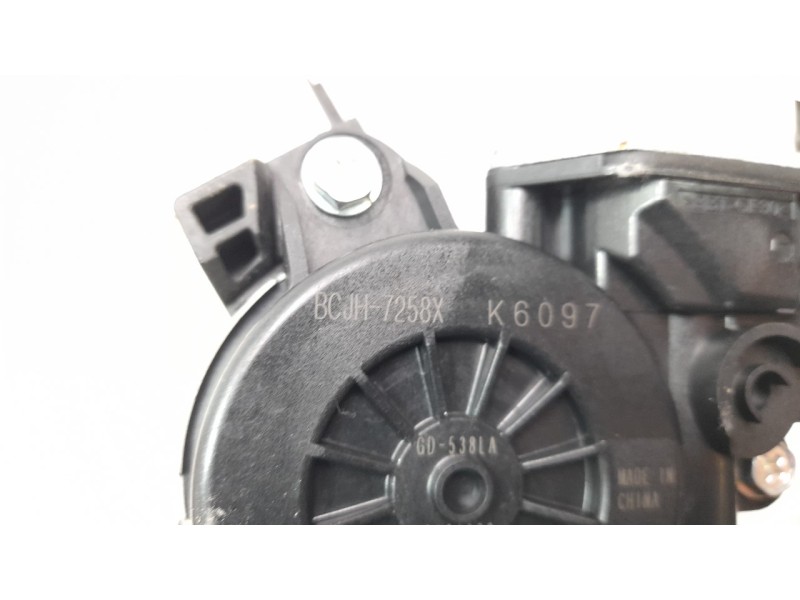 Recambio de elevalunas trasero derecho para mazda 3 berlina (bp) referencia OEM IAM BCJH7258X  