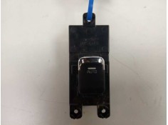 MANDO ELEVALUNAS DELANTERO DERECHO 4C25101000 