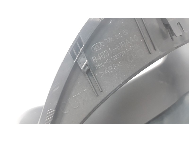 Recambio de moldura para kia stonic (ybcuv) 1.2 cat referencia OEM IAM 84831H8AA0  