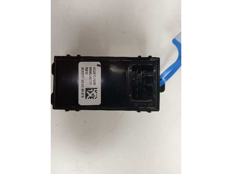 Recambio de mando elevalunas delantero derecho para kia cee´d drive referencia OEM IAM 4C25101000  