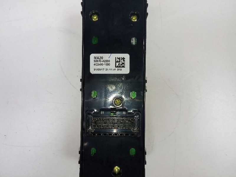 Recambio de mando elevalunas delantero izquierdo para kia cee´d drive referencia OEM IAM 93570A2200  