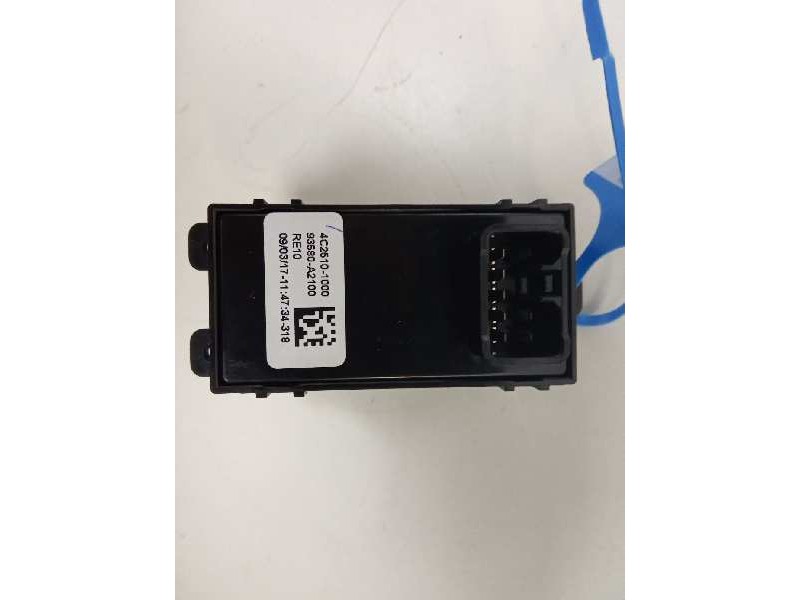 Recambio de mando elevalunas trasero derecho para kia cee´d drive referencia OEM IAM AC25101000  