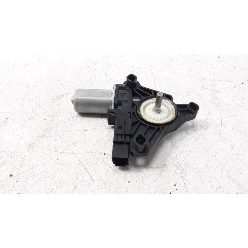 Recambio de motor elevalunas trasero derecho para volvo v40 1.6 diesel cat referencia OEM IAM C17543100  