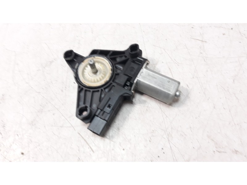 Recambio de motor elevalunas trasero izquierdo para volvo v40 1.6 diesel cat referencia OEM IAM C17544100  