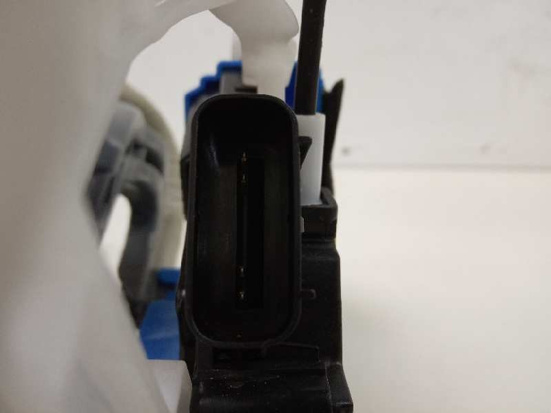 Recambio de cerradura puerta trasera derecha para kia cee´d drive referencia OEM IAM 81420A2400  