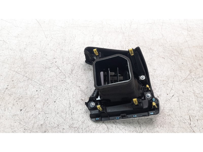 Recambio de aireador izquierdo para mazda 3 sedán (bp) referencia OEM IAM BDGF64832  