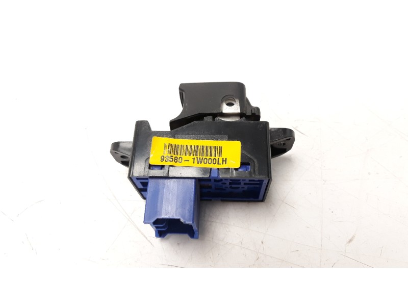 Recambio de mando elevalunas trasero izquierdo para kia rio 1.1 crdi cat referencia OEM IAM 935801W000LH  