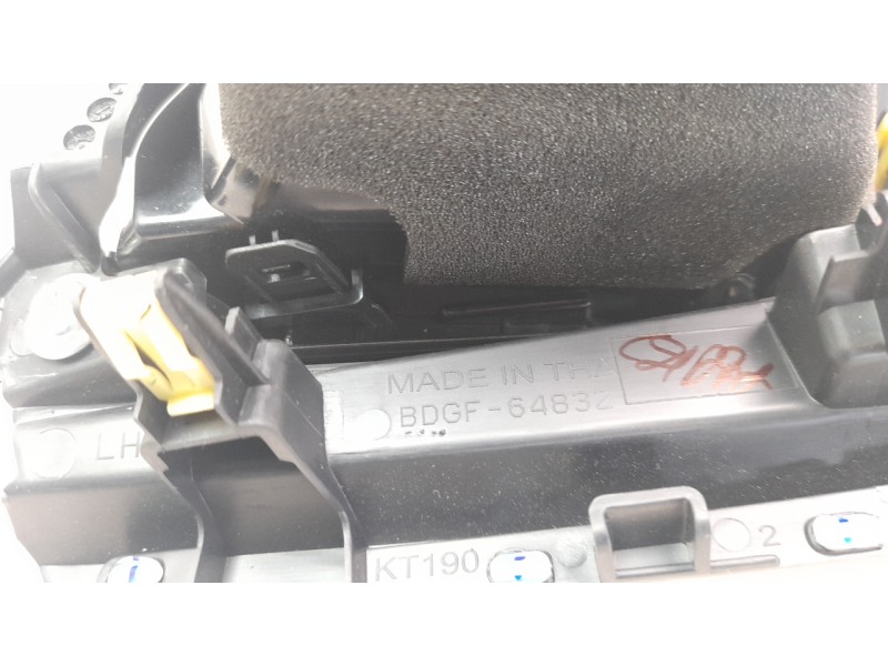 Recambio de aireador izquierdo para mazda 3 sedán (bp) referencia OEM IAM BDGF64832  
