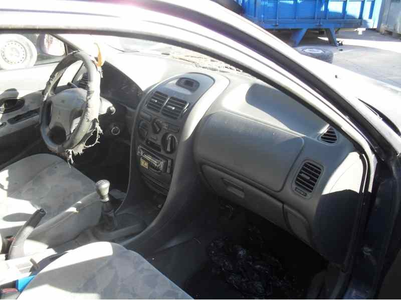 mitsubishi carisma berina 5 (da0) del año 1997